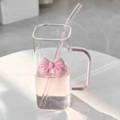 Quadratischer Kaffeebecher mit Deckel und Strohhalm – 350 ml Geschenkbecher