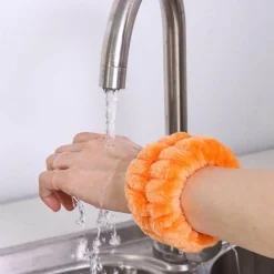 Quick-Dry Mini Towel - Water-Absorbing Sports Wristband
