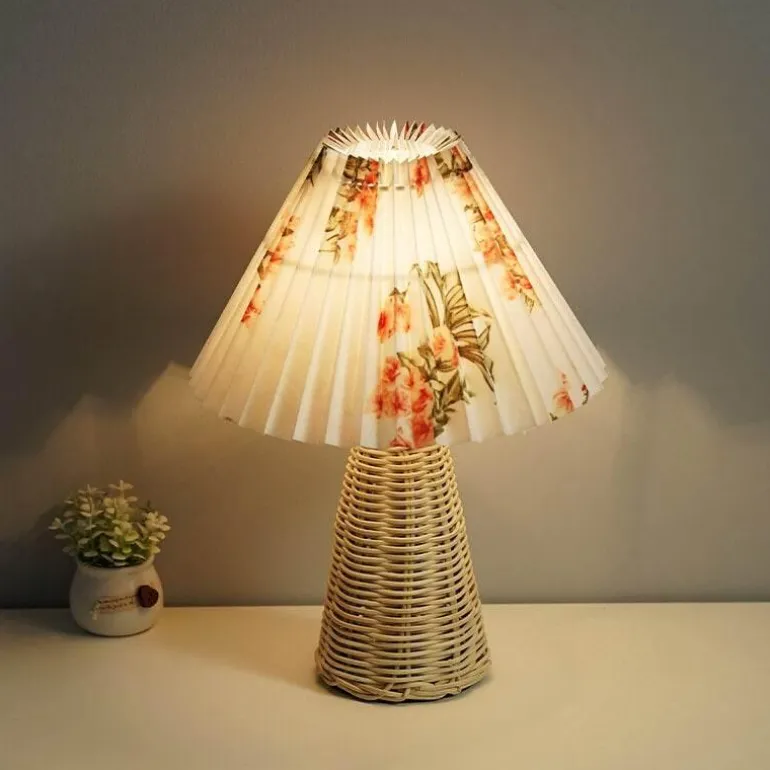 Rattan-Tischlampe – Stilvolles Beleuchtungsdekor für Zuhause