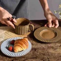 Retro-Kaffeetassen-Set – Keramiktasse mit Untertasse und Löffel für das Café zu Hause