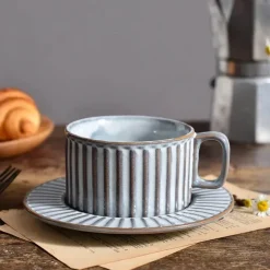 Retro-Kaffeetassen-Set – Keramiktasse mit Untertasse und Löffel für das Café zu Hause