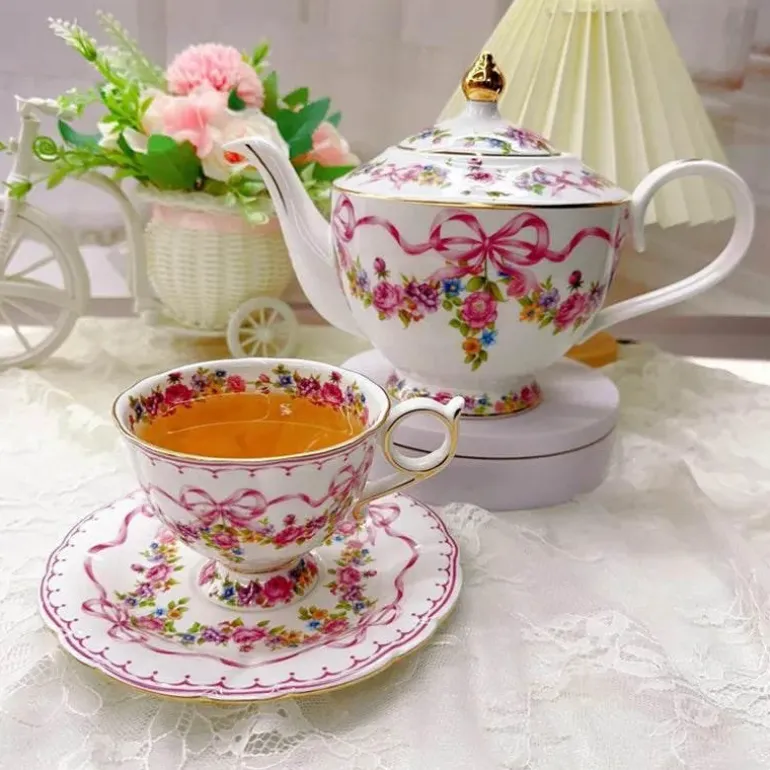 Retro-Tee-Kaffee-Set – Vintage-Kanne, Tasse und Untertasse für die Küche zu Hause