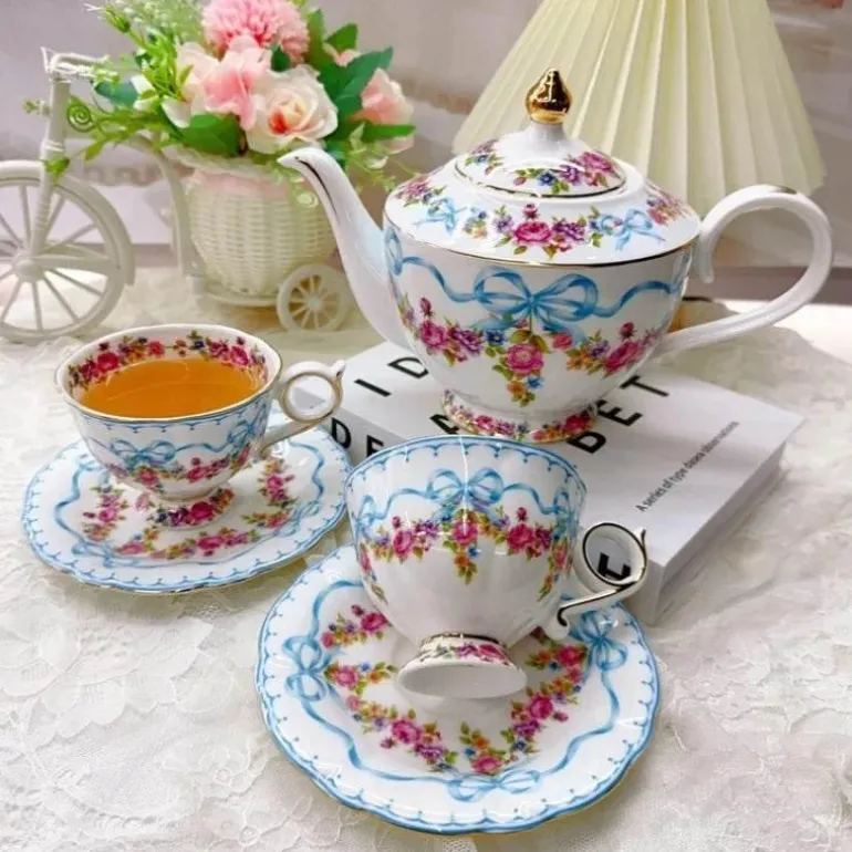 Retro-Tee-Kaffee-Set – Vintage-Kanne, Tasse und Untertasse für die Küche zu Hause