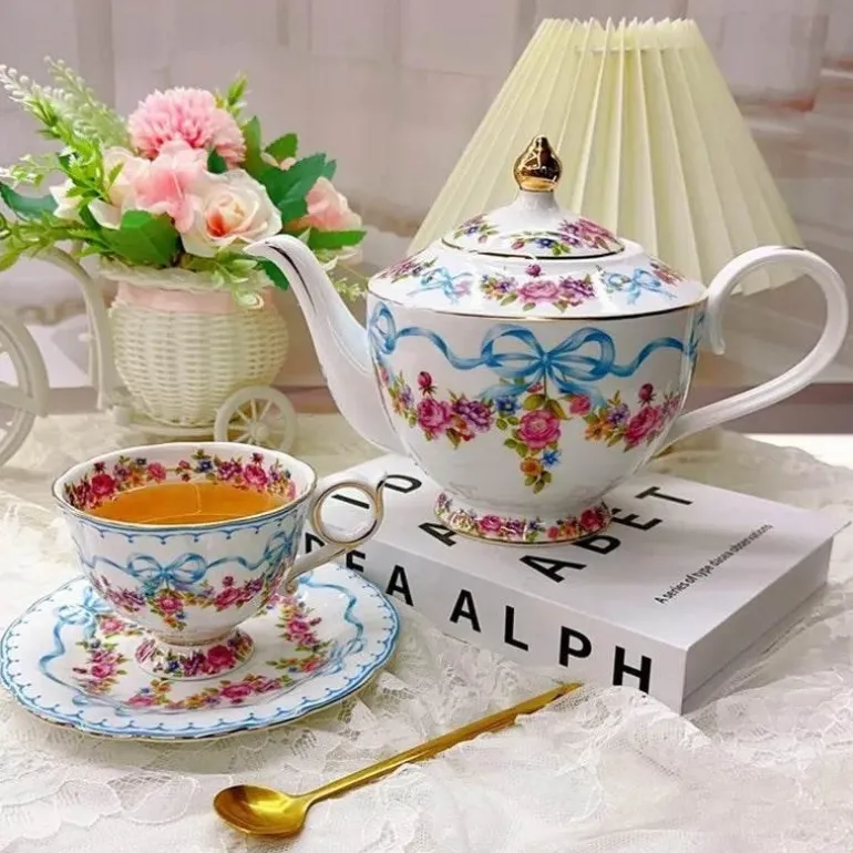 Retro-Tee-Kaffee-Set – Vintage-Kanne, Tasse und Untertasse für die Küche zu Hause