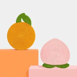 Robustes Kratzbrett in Mandarine für spielerische Entspannung und gesunde Krallen