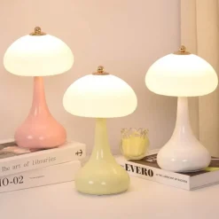 Romantische cremefarbene Tischlampe – elegantes Beleuchtungsdekor für Zuhause