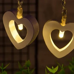 Romantische Lichterkette in Herzform aus Holz – Dekorative Lichterkette für die Inneneinrichtung
