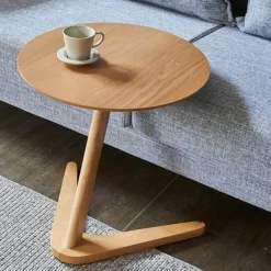 Runder Beistelltisch aus Holz – Elegantes Sofa-Dekor