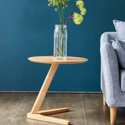 Runder Beistelltisch aus Holz – Elegantes Sofa-Dekor