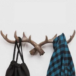 Rustikaler Kleiderhaken aus Geweih – Charmante Wanddekoration für Ihr Zuhause