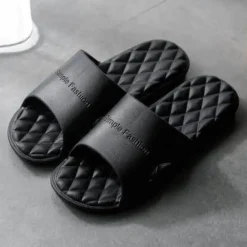 Rutschfeste, weiche, elastische Sommerpantoffeln – bequemes Freizeitschuhwerk