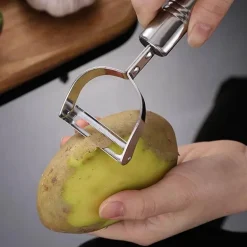 Schäler und Reibe aus Edelstahl – Multifunktionswerkzeug für müheloses Zubereiten von Obst und Gemüse