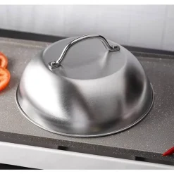 Schmelzkuppel aus Edelstahl – perfekt zum Braten von Burgern und Käse