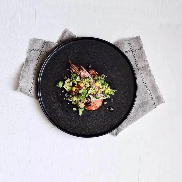 Schwarzer Keramik-Essteller – Steak-Salat-Mittagessentablett für Restaurantgeschirr