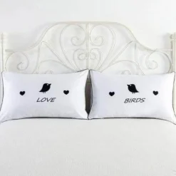 Süße Kissenbezüge für Paarbettwäsche – Schlafzimmerdekor mit Liebesthema