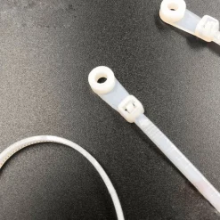 Selbstsichernde, montierbare Kabelbinder aus Kunststoff – langlebige Kabelmanagementlösungen