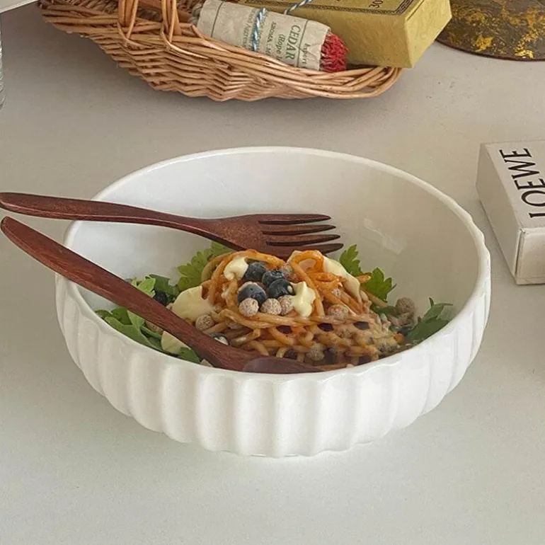 Servierschüssel aus Keramik – elegante Küchenschüssel mit vertikaler Maserung