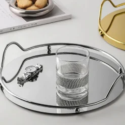 Serviertablett aus Metall – elegante dekorative Platte