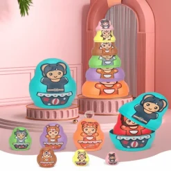 Set aus ineinander stapelbaren Matroschka-Puppen – buntes Lernspielzeug für Kinder