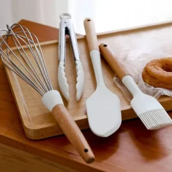 Silikon-Backset mit Holzgriffen – Antihaft-Backgeschirr-Essentials