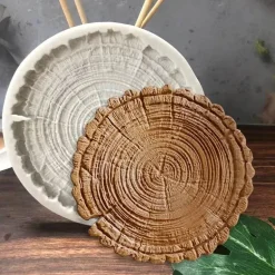 Silikonform mit Tannenzapfen und Blättern – Backwerkzeug für die Feiertage