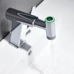 Smarter Wasserfall-Wasserhahn – Temperaturregelung mit futuristischem Display