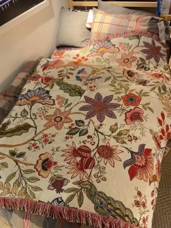 Sofadecke für draußen mit Blumenmuster – Dekorativer Überwurf für Picknicks und Wohnmobile