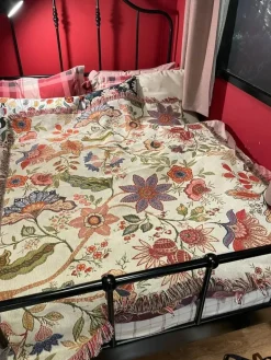 Sofadecke für draußen mit Blumenmuster – Dekorativer Überwurf für Picknicks und Wohnmobile