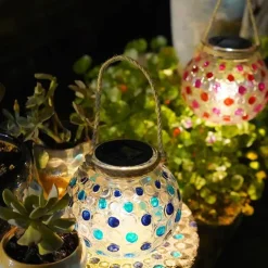 Solarlaterne mit Punkten – dekoratives Gartenlicht