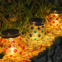 Solarlaterne mit Punkten – dekoratives Gartenlicht