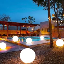 Solar-LED-Gartenkugelleuchte - Wasserdichtes, glänzendes Monddekor