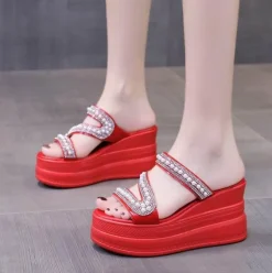 Sommer-Slipper mit hohem Plateau – stylisches Freizeitschuhwerk