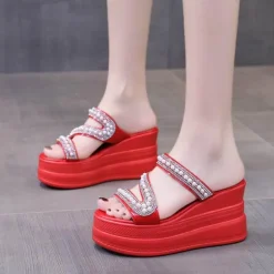 Sommer-Slipper mit hohem Plateau – stylisches Freizeitschuhwerk