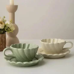 Spitzen-Kaffeetasse und Untertasse aus Keramik – elegantes Trinkgeschirr für Zuhause und das Büro