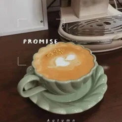 Spitzen-Kaffeetasse und Untertasse aus Keramik – elegantes Trinkgeschirr für Zuhause und das Büro