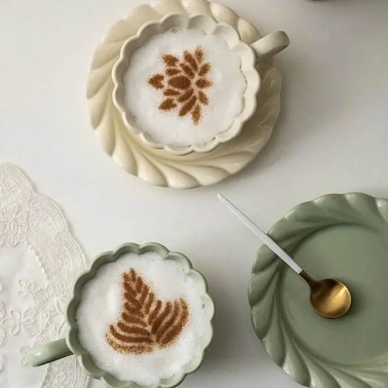 Spitzen-Kaffeetasse und Untertasse aus Keramik – elegantes Trinkgeschirr für Zuhause und das Büro