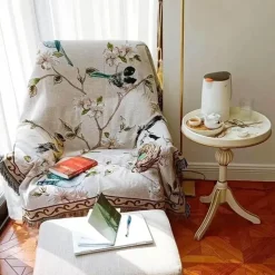 Strickdecke mit Blumen und Vögeln – Moderne Winterdecke