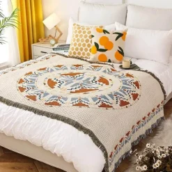 Strickdecke mit Blumen und Vögeln – Moderne Winterdecke