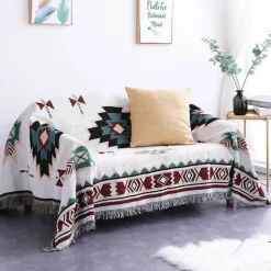 Strickdecke mit Blumen und Vögeln – Moderne Winterdecke