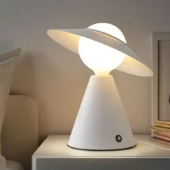 Strohhut-Tischlampe – Dekorative Beleuchtung für die Inneneinrichtung