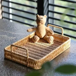 Tablett mit geflochtenem Rattangriff zum Servieren und Aufbewahren