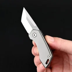 Taschenmesser aus Titan – Leichtes Werkzeug für den Schlüsselanhänger