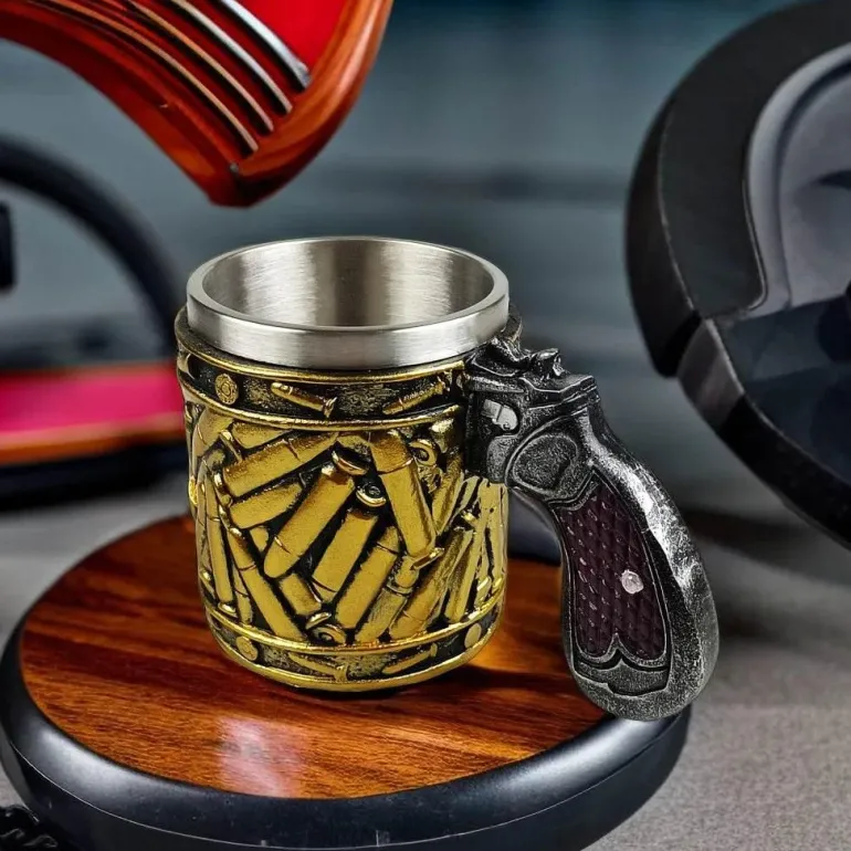Tasse mit Pistolengriff – Kaffeetasse mit Kugel-Design