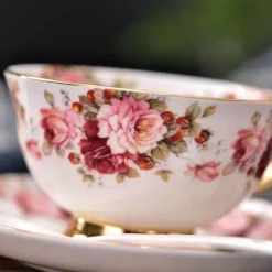 Teeservice aus Bone China mit Blumenmuster – Elegante 200-ml-Tasse mit Untertasse und Löffel