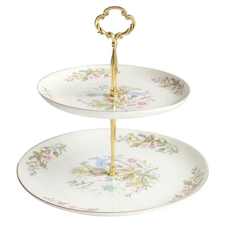 Teeservice aus Bone China: Teekanne, Teetasse, Untertasse, Obstteller, Tablett, Becher und Geschirr