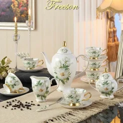 Teeservice „Camellia“ aus Bone China – Teekanne und Tassen aus Porzellan, Zuckerdose