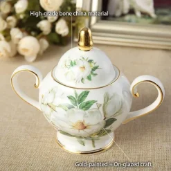 Teeservice „Camellia“ aus Bone China – Teekanne und Tassen aus Porzellan, Zuckerdose