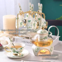 Teeservice mit Kamelien-Blumenmotiv – Teekanne aus Knochenporzellan, Teetasse und Sieb