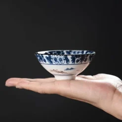 Teetasse aus Keramik – Sake-Tasse aus blau-weißem Porzellan
