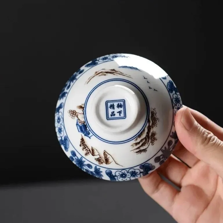 Teetasse aus Keramik – Sake-Tasse aus blau-weißem Porzellan